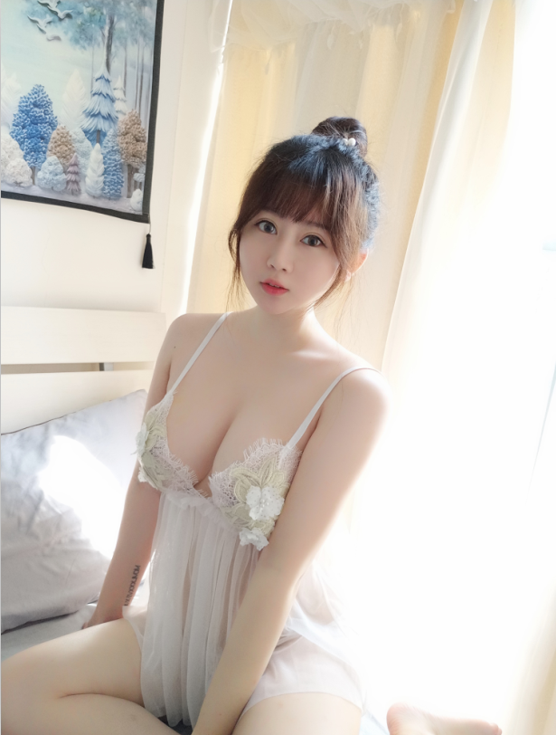 是依酱吖 NO.007 蕾丝内衣 [24P-50MB]