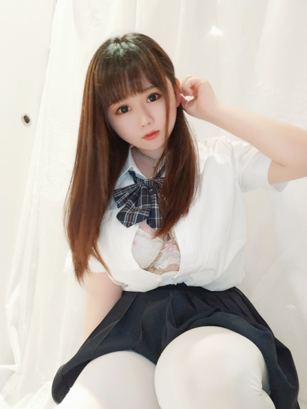 是依酱吖 NO.024 裙底的秘密 [83P-164MB]