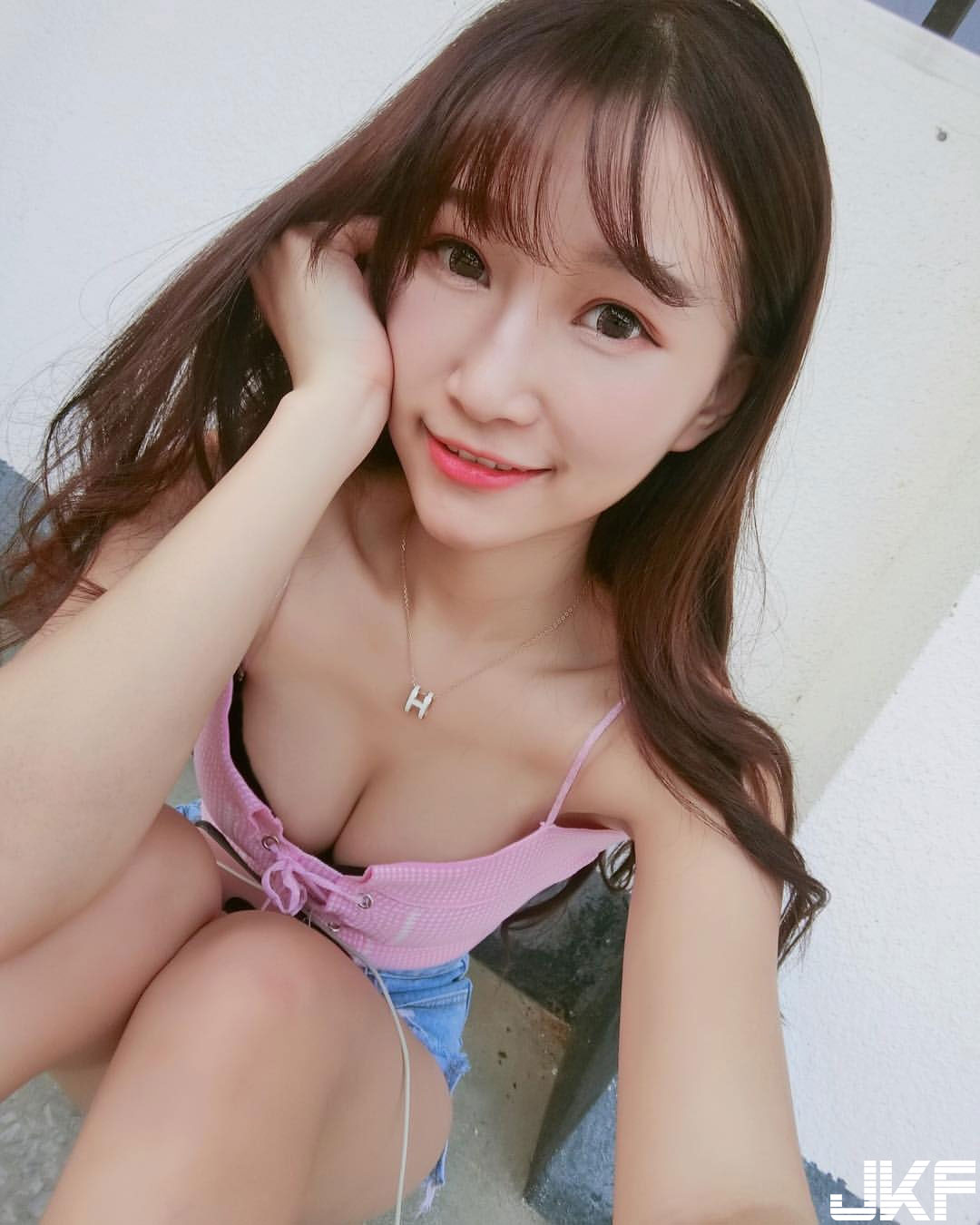 正妹麻豆「小筑Nina」的「气质脸蛋、暴力身材」更值得你追踪天天欣赏啊