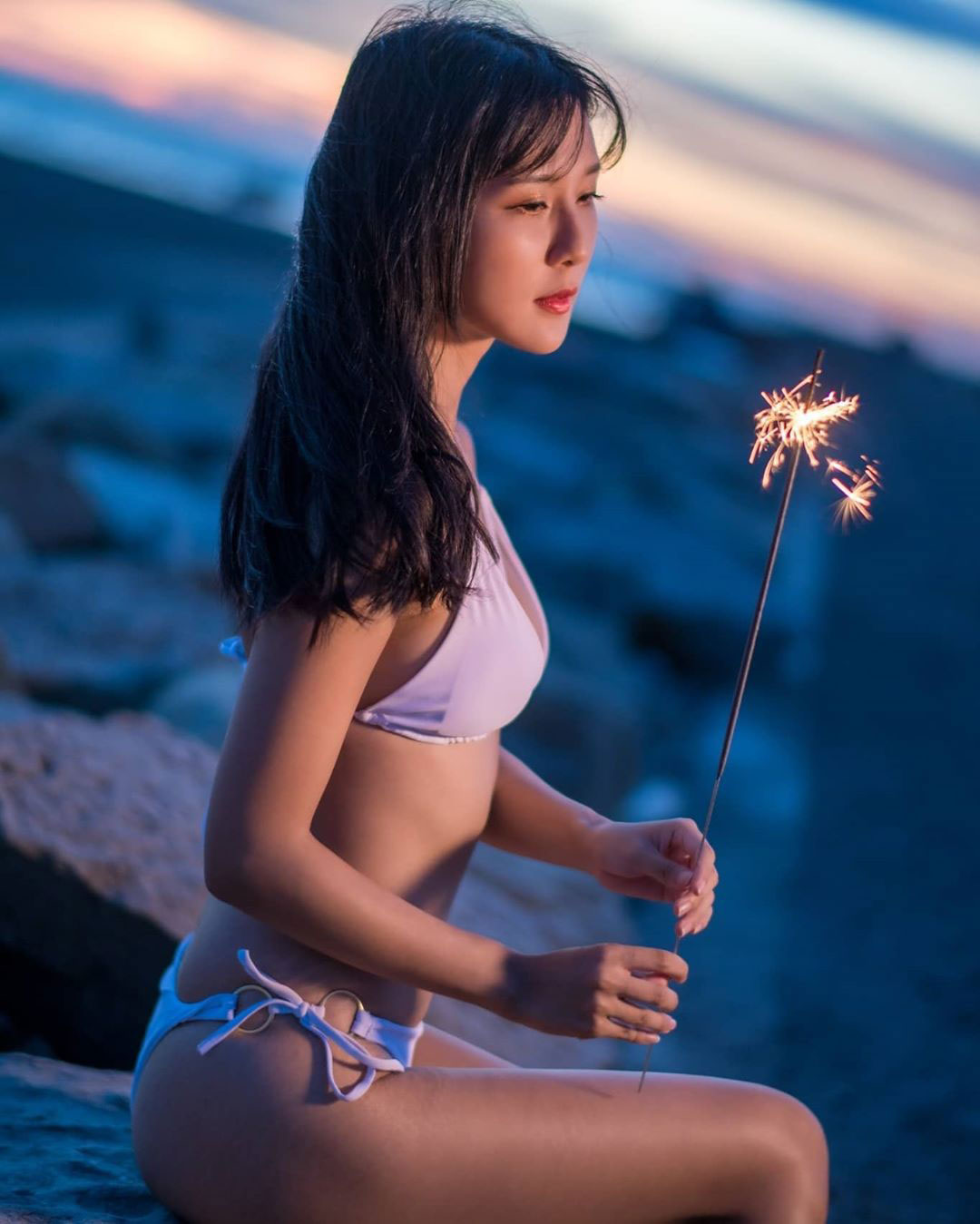 濠沟太辣眼！大眼正妹「羽晴Min」壮观双峰挡不住，甜美笑容昇华粉丝身心灵