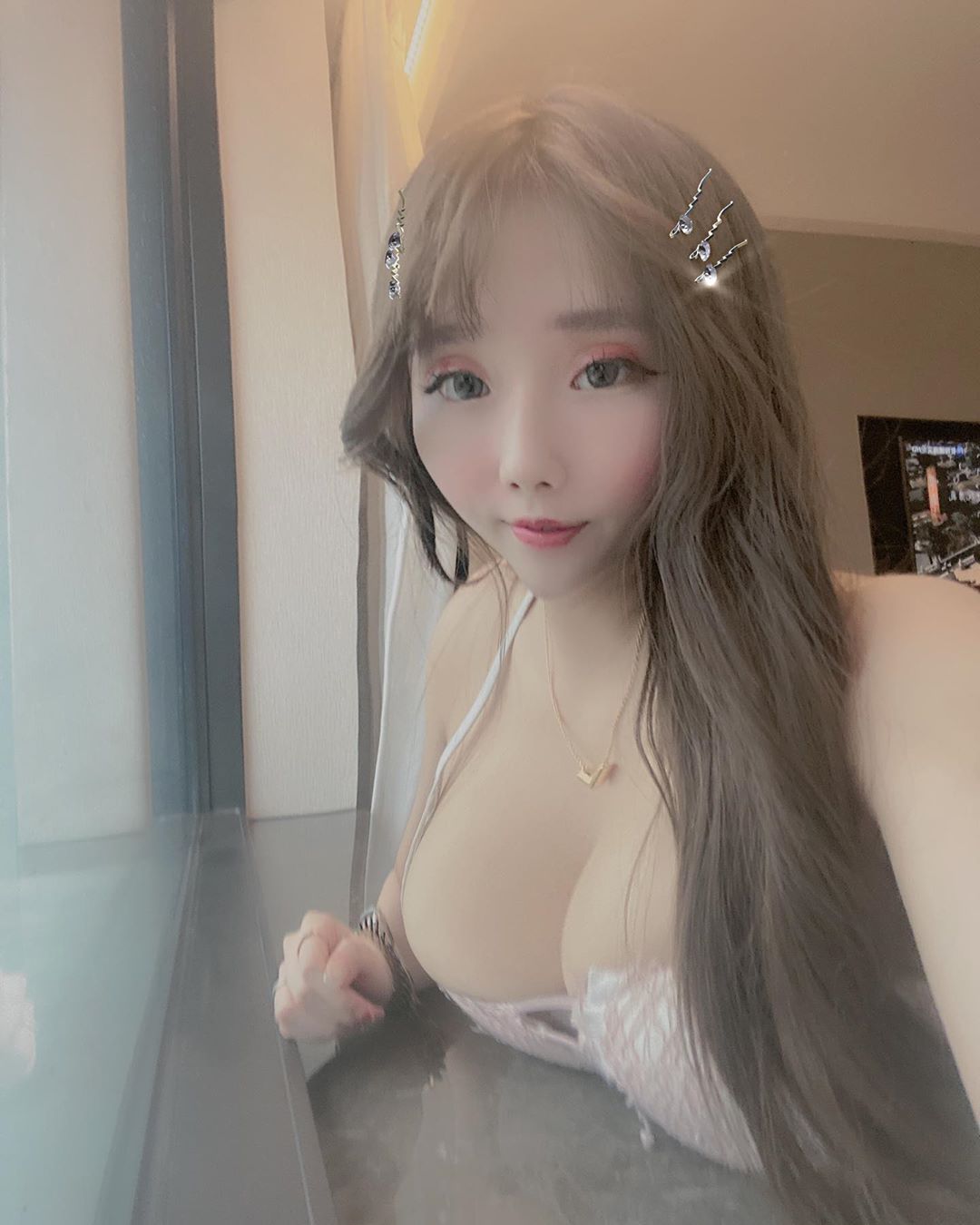 林柔柔Mia 好想帮她解放胸前双乳 30F的无辜长辈真的让人很想动手啊～
