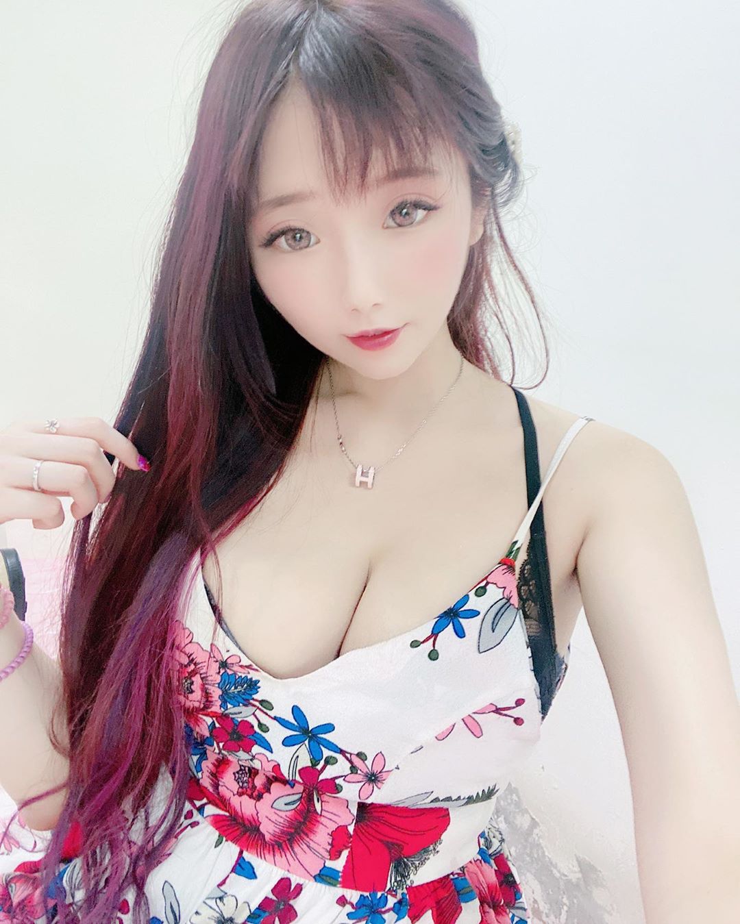 林柔柔Mia 好想帮她解放胸前双乳 30F的无辜长辈真的让人很想动手啊～