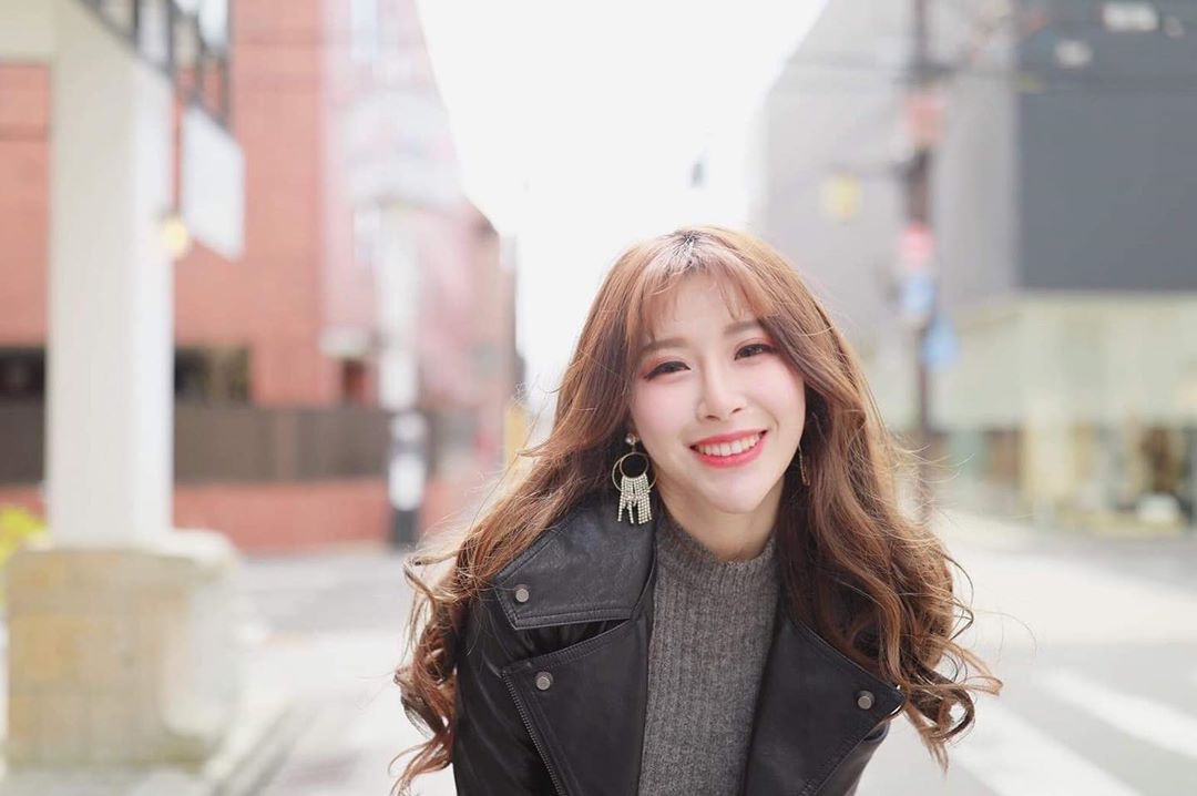邬育锜 颜值超高外拍美女 SSR身材网友大赞