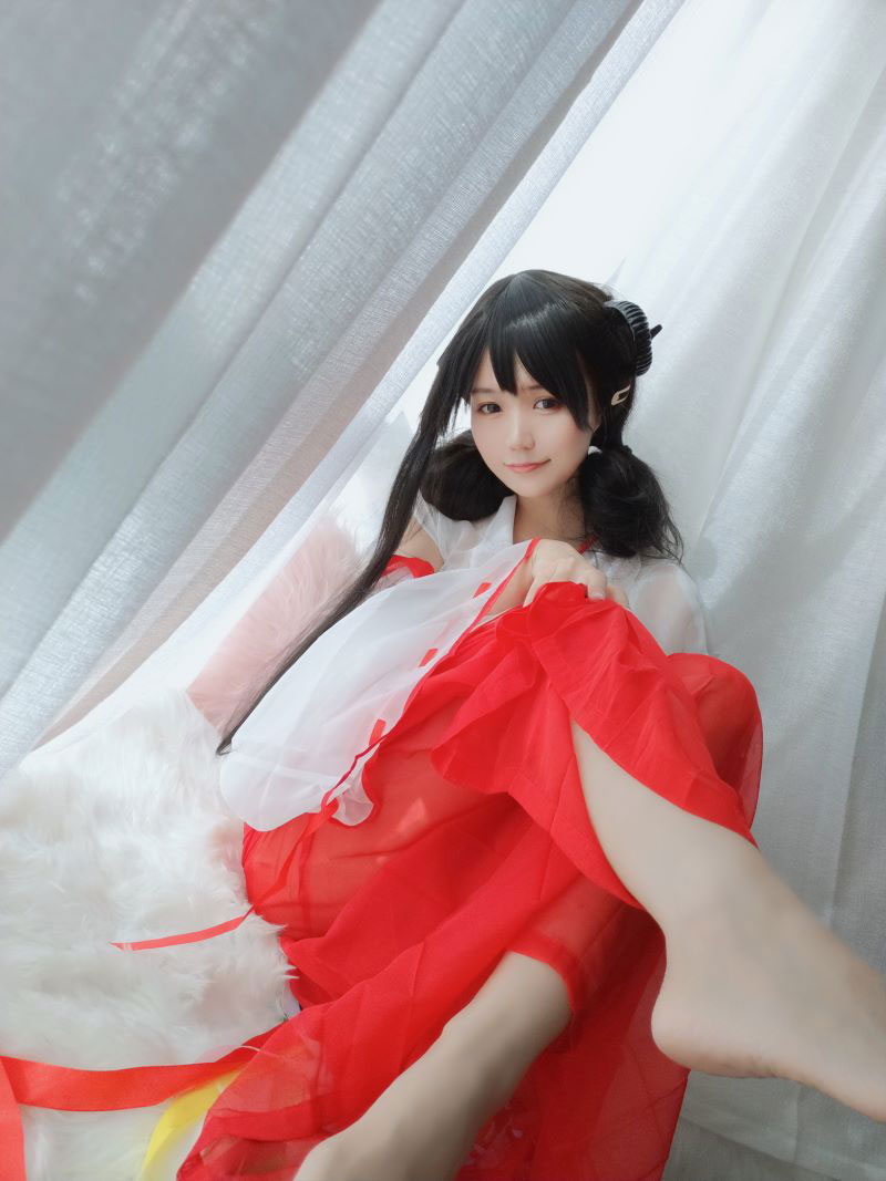 人气Coser@小仓千代 有点不对劲的巫女 [34P/74MB]