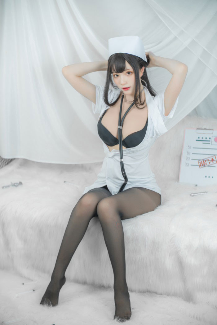 微博人气博主@起司块wii-白护士 [72P/4V/767MB]