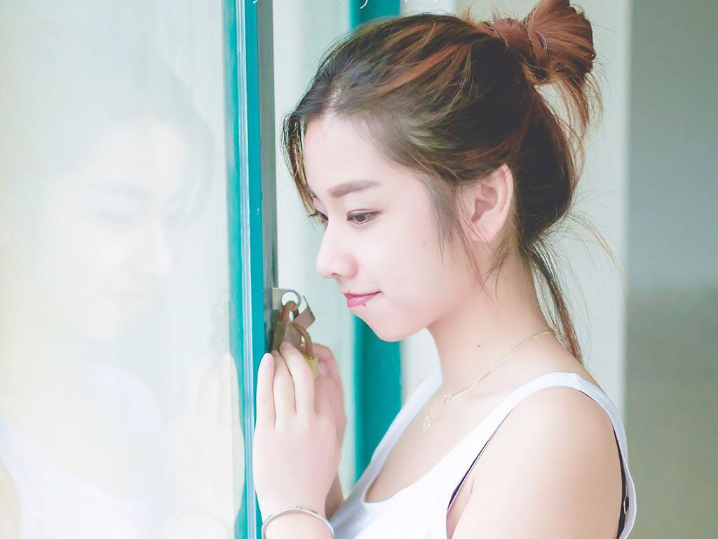 青春活力的女生