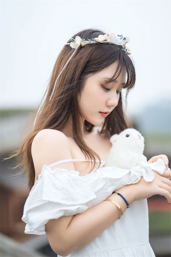 镜酱 - 私奔之连衣裙 [12P-130MB]