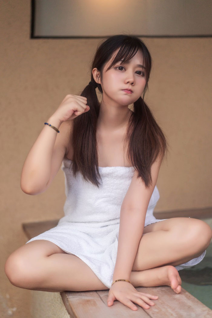 镜酱 - 私奔之温泉 [28P 455MB]