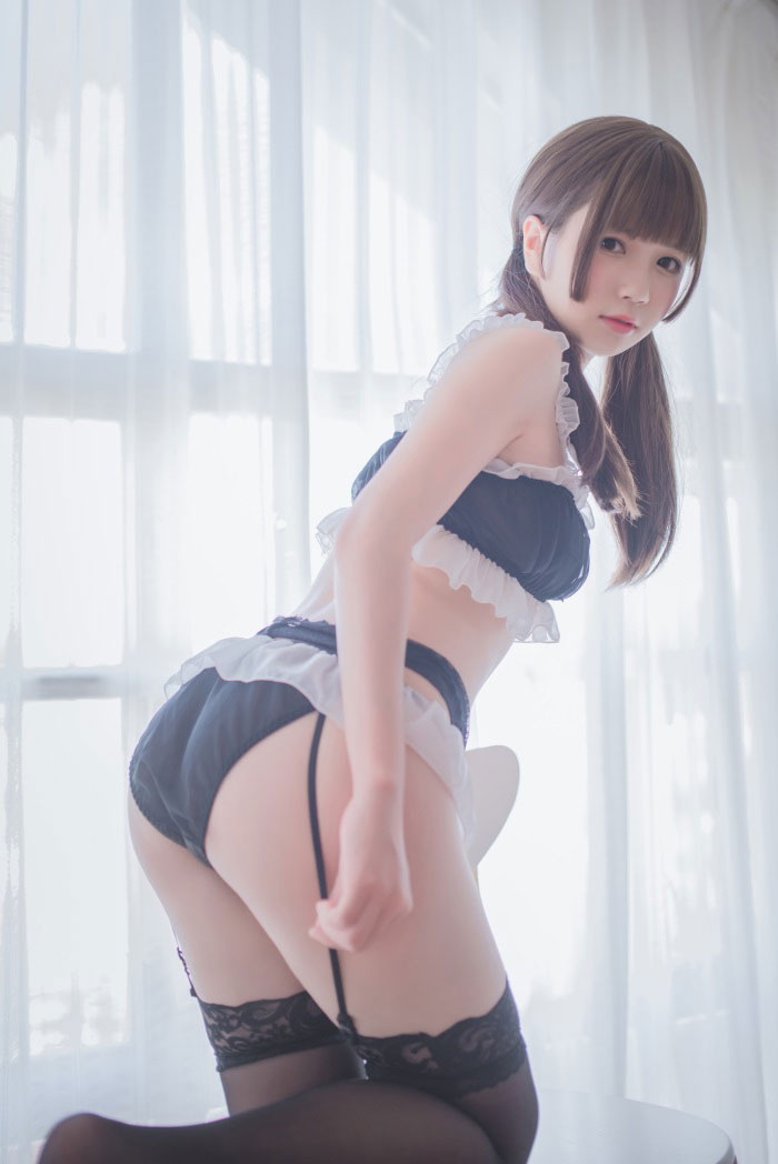白金Saki写真 - 吊带袜私房 [25P169MB]