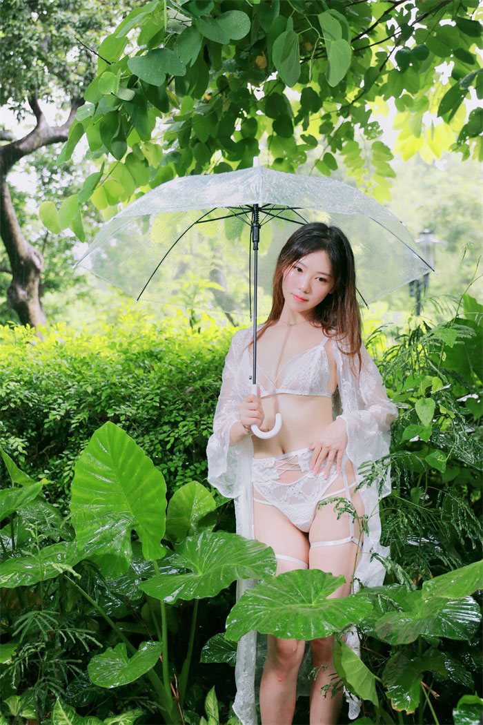 抖娘-利世 NO.020 小树林 [30P 250M]