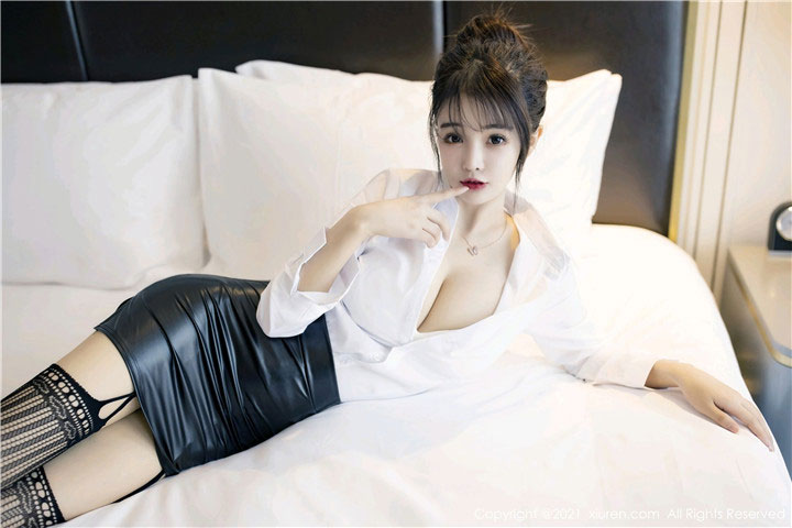 [XiuRen秀人网] 2021.01.06 No.2976 南初妹妹 秘书职业装主题系列 [53+1P490M]