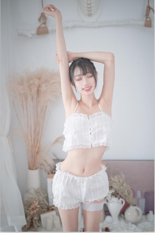 周叽是可爱兔兔 - NO.17 白色睡衣 [23P-196MB]