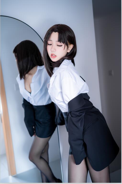 蓝小沂KiKi - NO.12 OL黑丝 [42P-731MB]