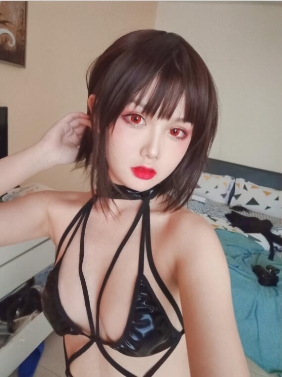 您的蛋蛋 - NO.04 自拍黑色连t裤 [33P7V-227MB]