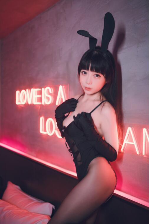 usejan(蓝蓝) - NO.01 黑兔 [33P-89MB]