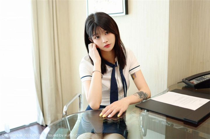 [MFStar模范学院] 2021.07.23 VOL.516 77qiqi 校园风格学生装系列写真套图[46+1P]