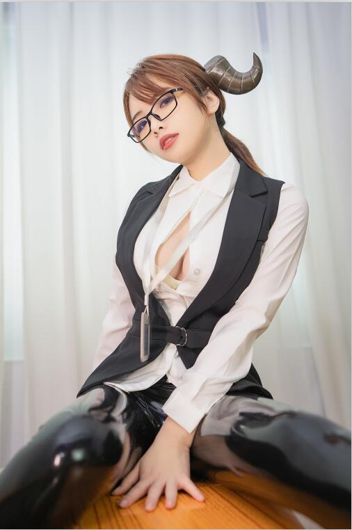 雯妹不讲道理 - NO.020 魅魔本 office devil [27P-427MB]