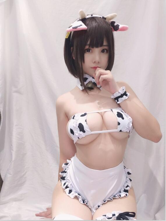 蜜汁猫裘 NO.025 小奶牛自拍版女仆 [20P