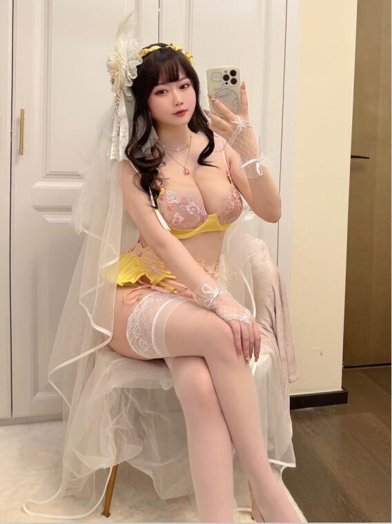 是依酱呀 – NO.47 丰满的一月 60p11v