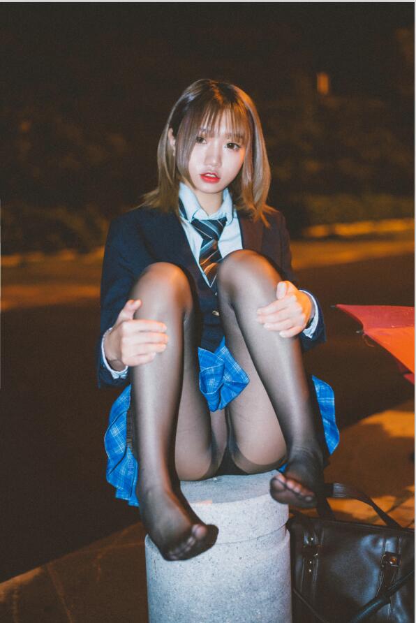 柒柒要乖哦 – NO.019 深夜公园JK [35P