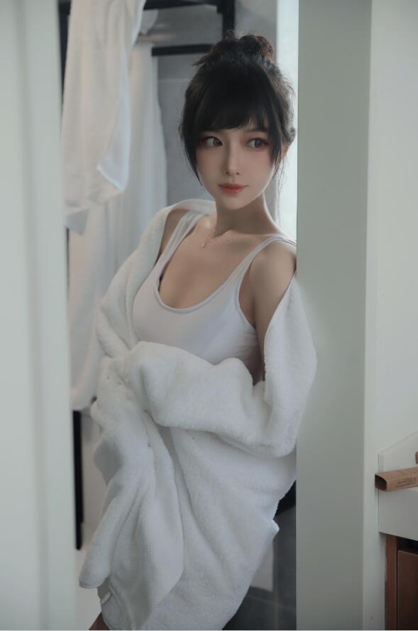 Shika小鹿鹿 – NO.81 半透浴室 [22P