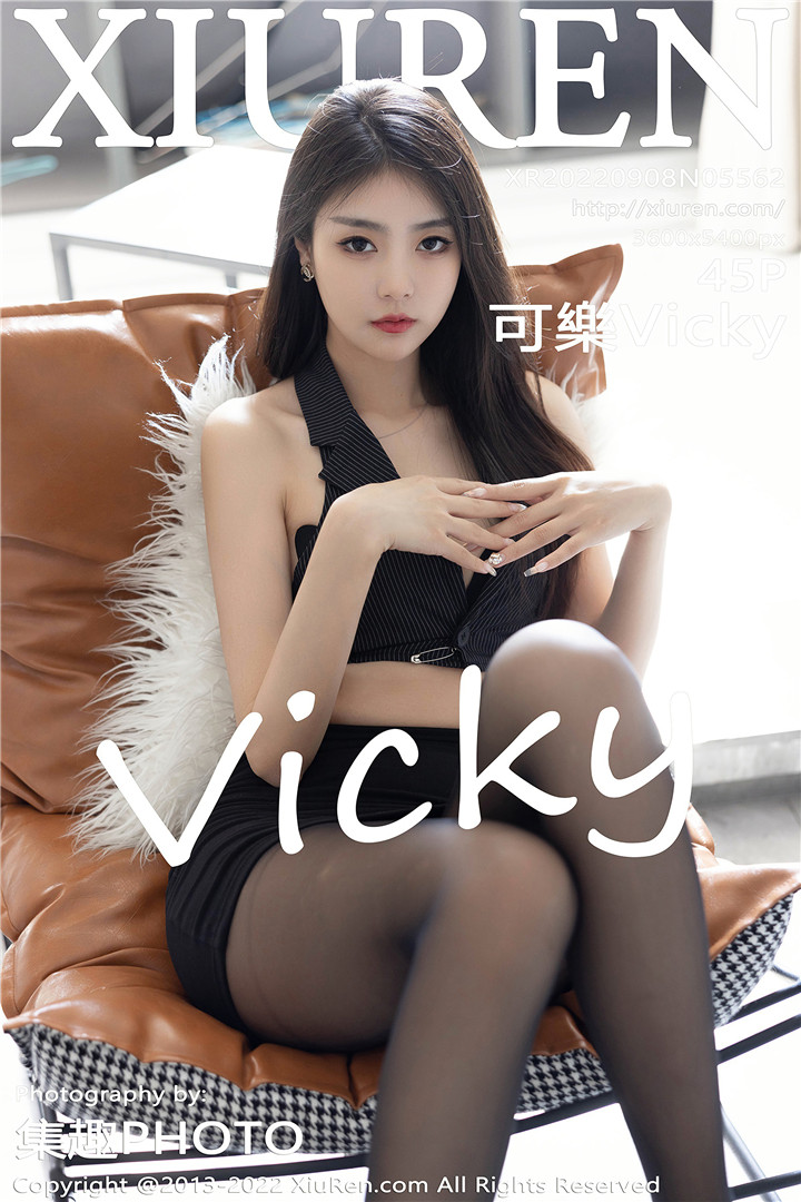 [XiuRen秀人网] 2022.09.08 No.5562 可樂Vicky 性感黑色短款上衣搭配性感黑色短裙[45+1P]