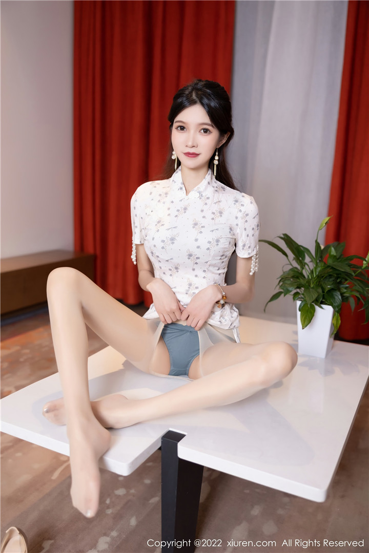 [XiuRen秀人网] 2022.09.15 No.5592 程程程- 性感米色带图案旗袍[76+1P]